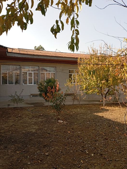 Уй сотилади.Срочна