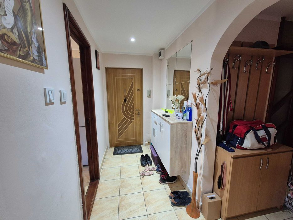 Inchiriez apartament 3 camere