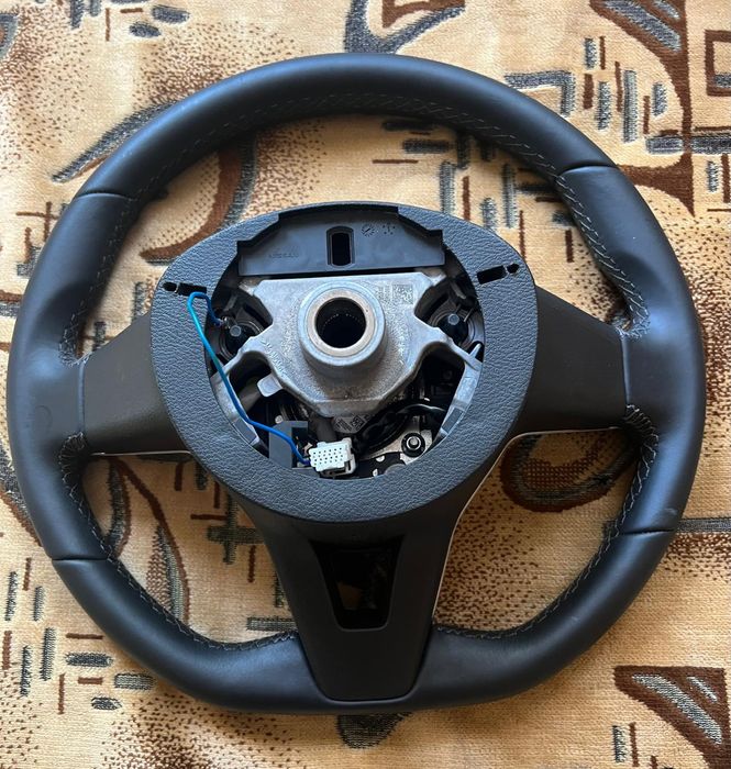 Volan + manete (bloc lumini & ștergătoare) originale Nissan – stare foarte bună