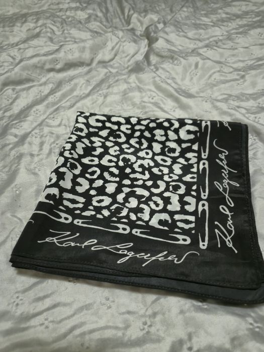 Черно-бял елегантен шал Karl Lagerfeld