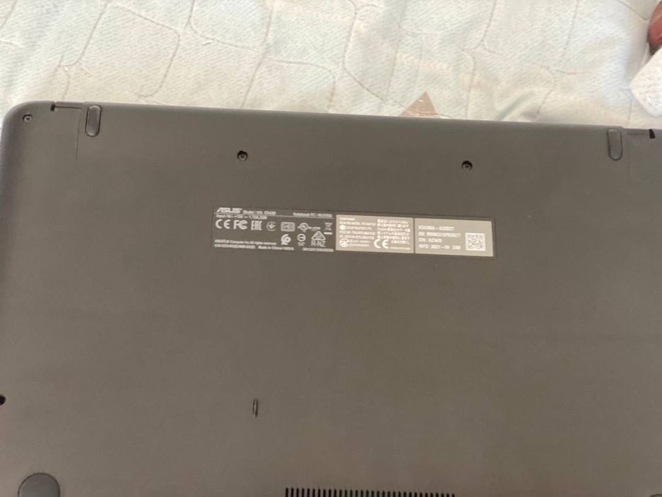 Asus VivoBook 4 opiratifka xotirasi 1TR windows 11 intel inside