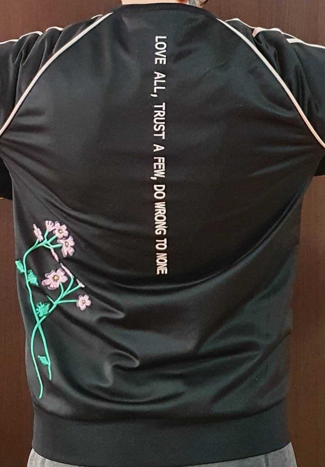 Оригинален дамски Adidas суичър с цип и бродерия, XS гр. София Център ...