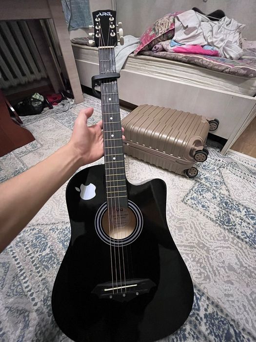 Гитара Акустикаа Срочно!!!