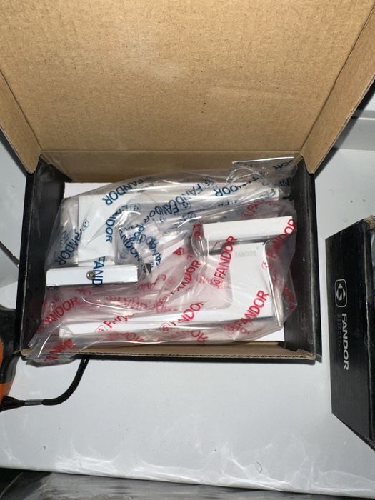 Дверь с ручками, ламинат новый упаковка