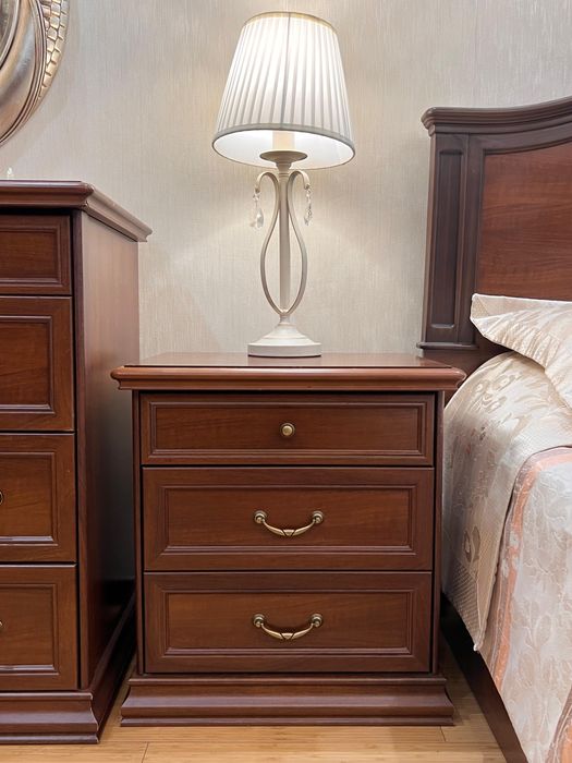 Продам спальный гарнитур.