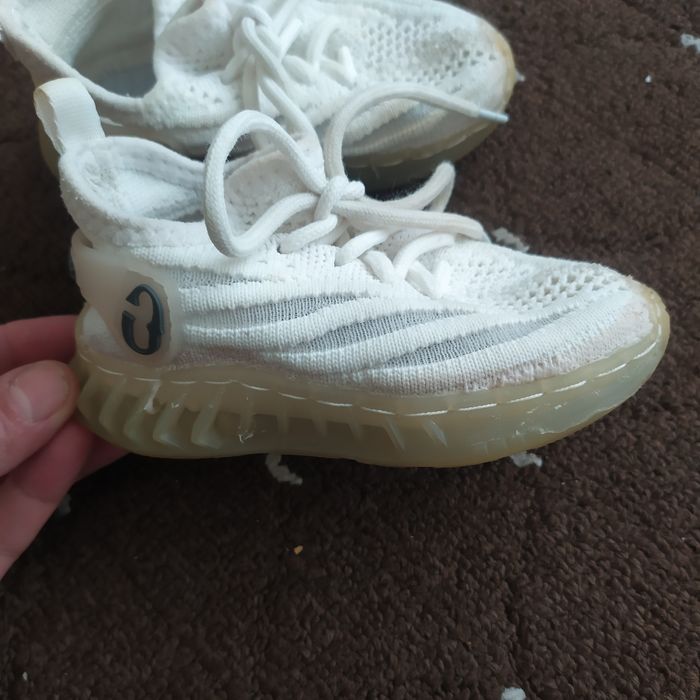 Продаётся крассовки ИЗИ орегиналь