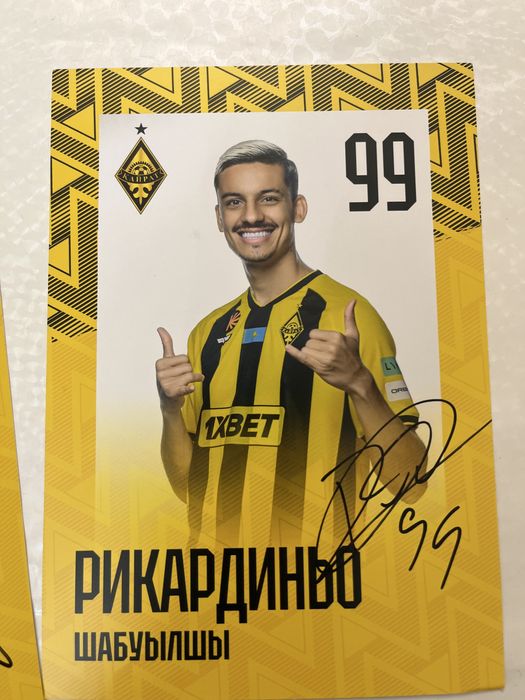 Автографы игороков Кайрата