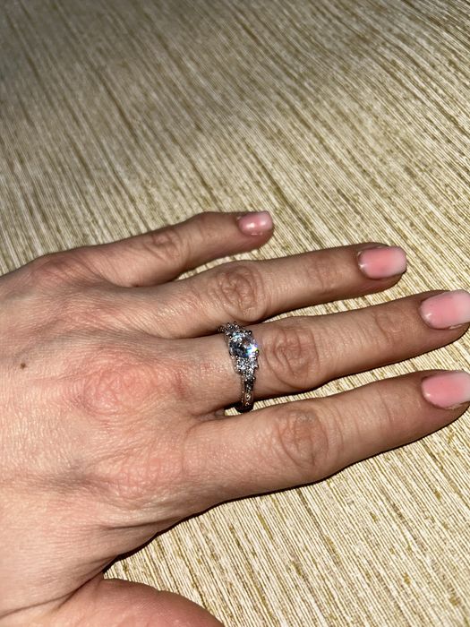 Inel placat cu aur alb de 18 K model deosebit