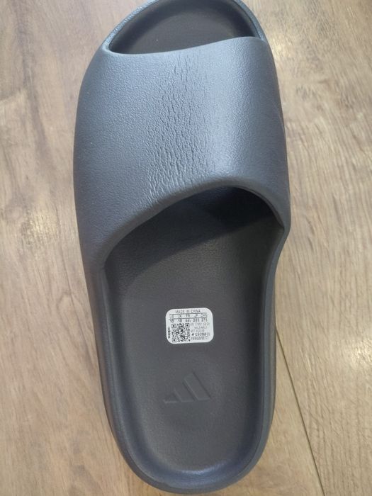 Yeezy slides черни номер 44 1/2
