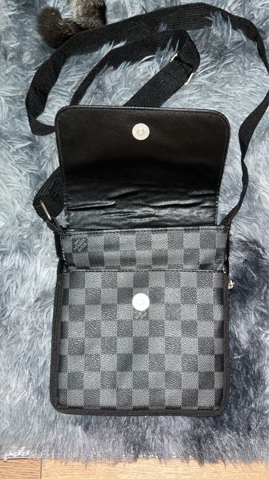 borsetă Lv neagra
