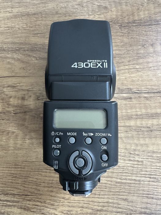 Светкавица Canon Speedlite 430EX II с калъф и стойка