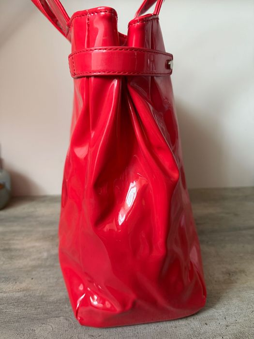 Чанта лак в коралов цвят Benetton