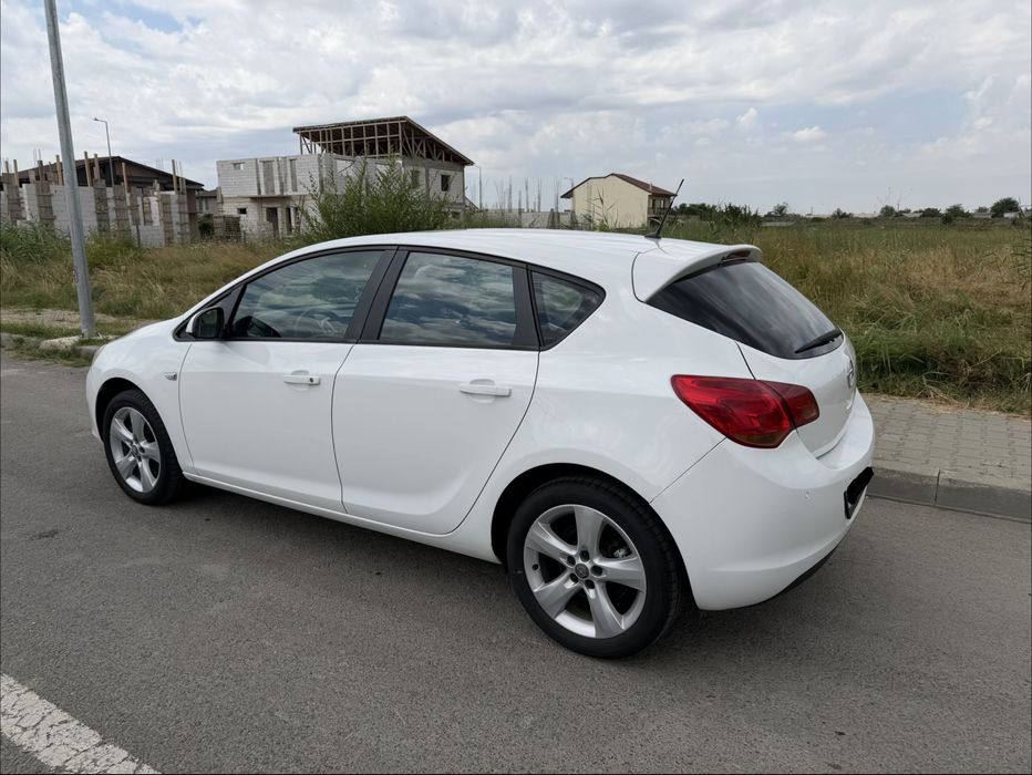 OPEL Astra 2011 — imagine 3