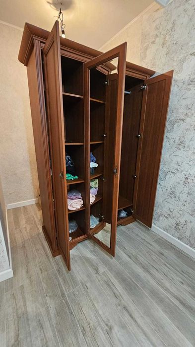 Продам Шкаф и Кровать