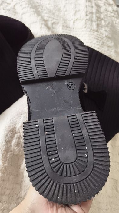 Продам новые зимние сапоги