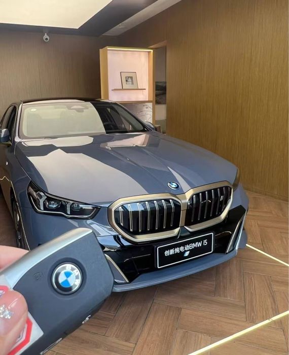 Bmw i5 35l 2024yil