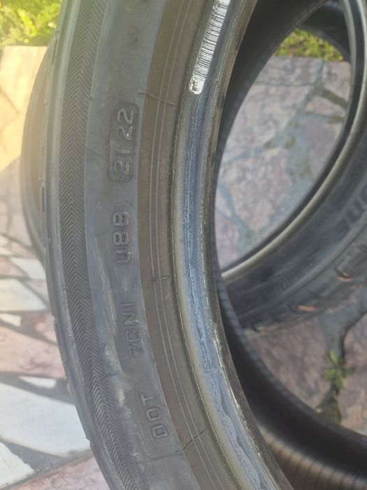 Vând 3 bucăti de cauciuri Bridgestone 2 din ele sunt Dot 22 dar sunt bune si cealalta Dot 2025 
Dimensiuni 235/40/R19 
Made in Polonia 
300 de lei buc
