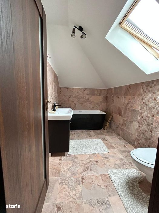 Vand apartament 4 camere + terasa generoasa