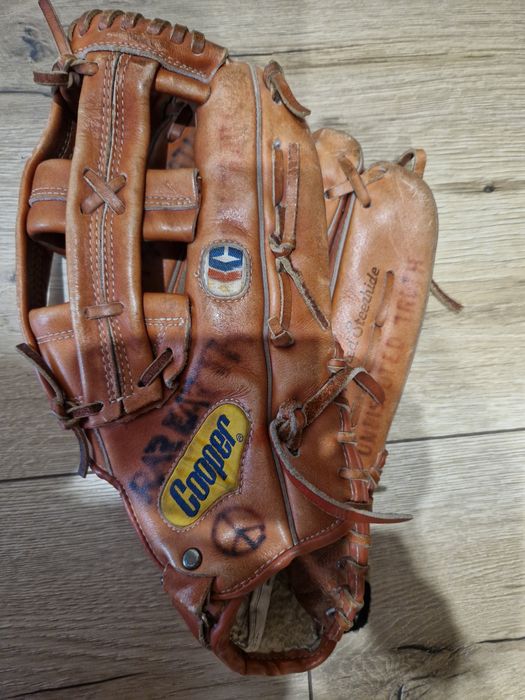 Vand manusi de baseball