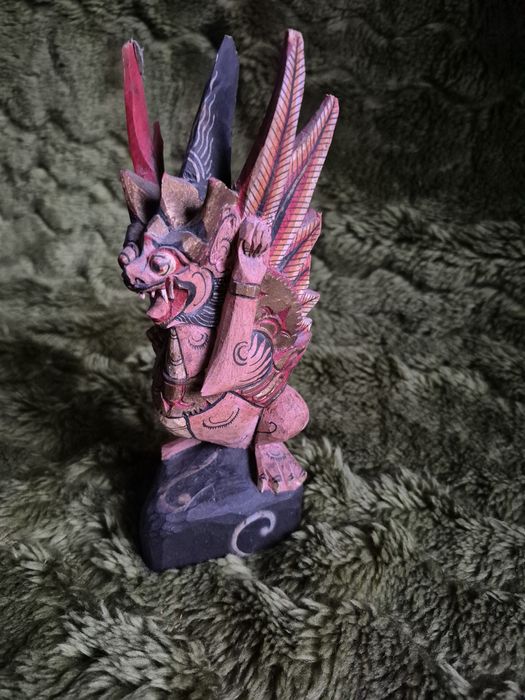 Vând o statuietă lemn,scluptate pictate manual ,made Indonezia

- fabr