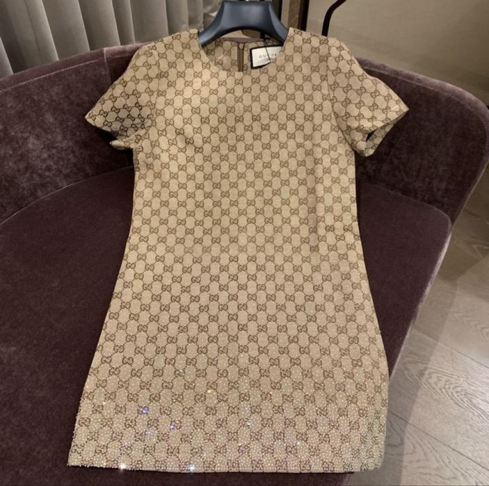 Страхотна рокля с камъни