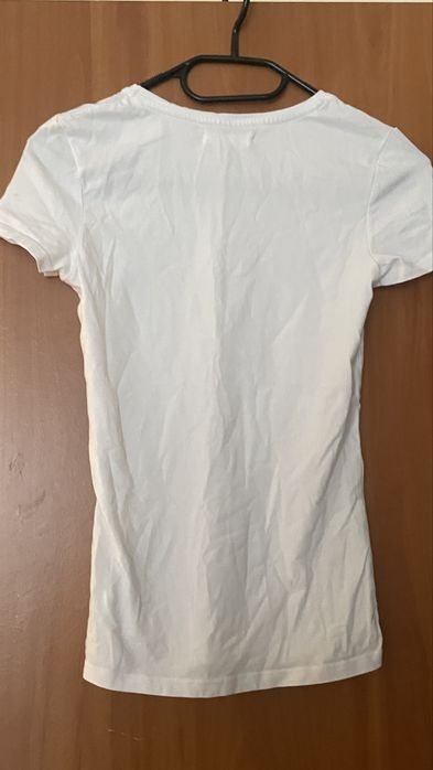 Бяла тениска-reserved