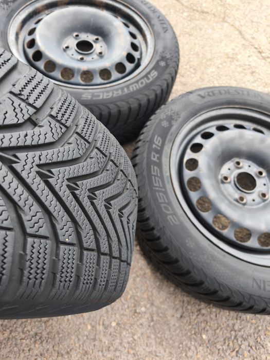 16" 3броя оригинални железни джанти с гуми за Vw Golf,Touran,Caddy,Pas
