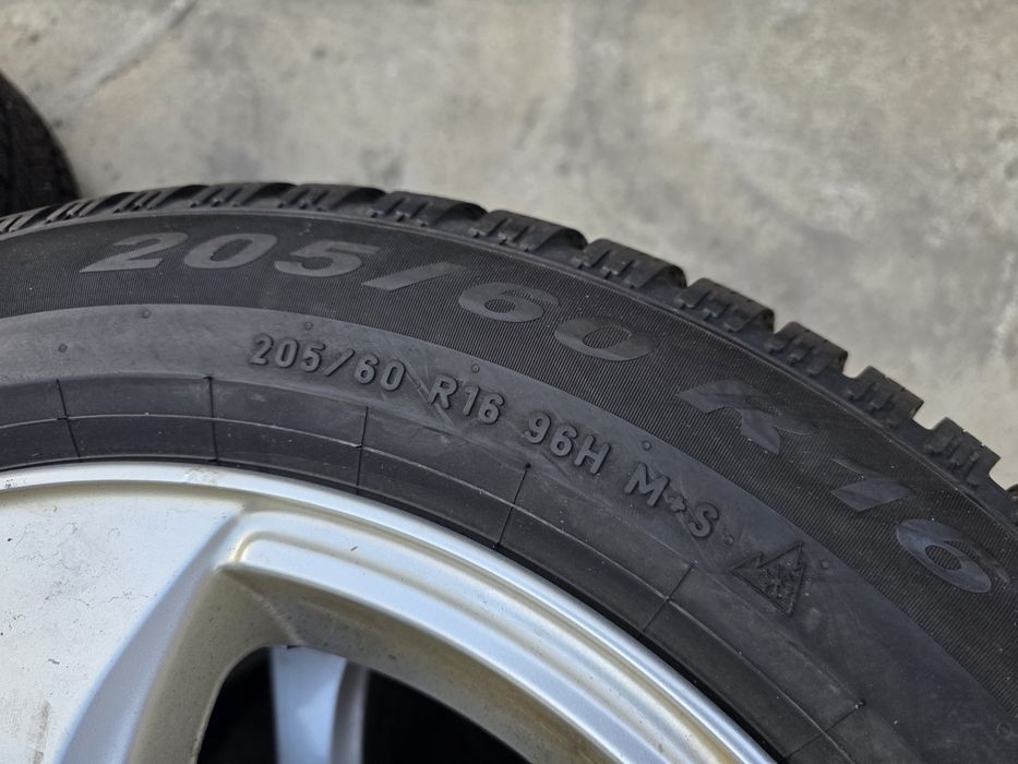 2бр Като нови зимни гуми 205 60 16 - Pirelli