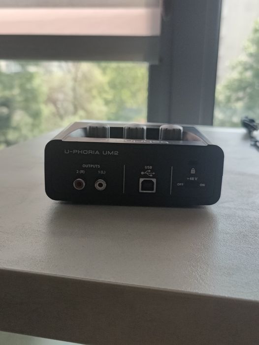 Звуков интерфейс BEHRINGER UM2