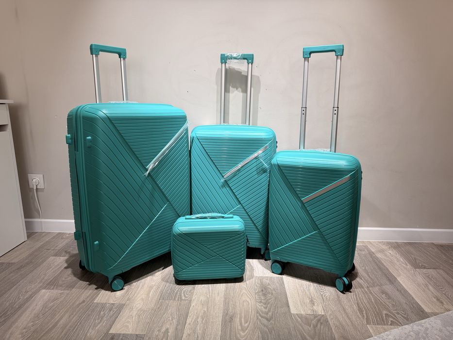 Продам чемоданы НОВЫЕ! 4 шт