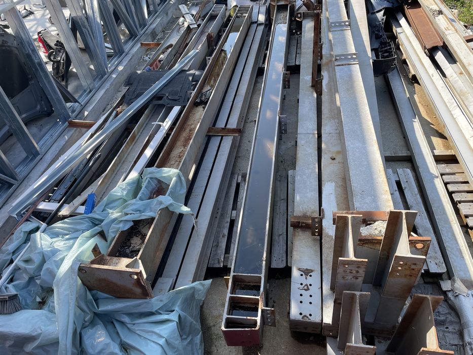 Vând structura metalică hala din fier IPE 220 și HEA 200.  7m pe 24m