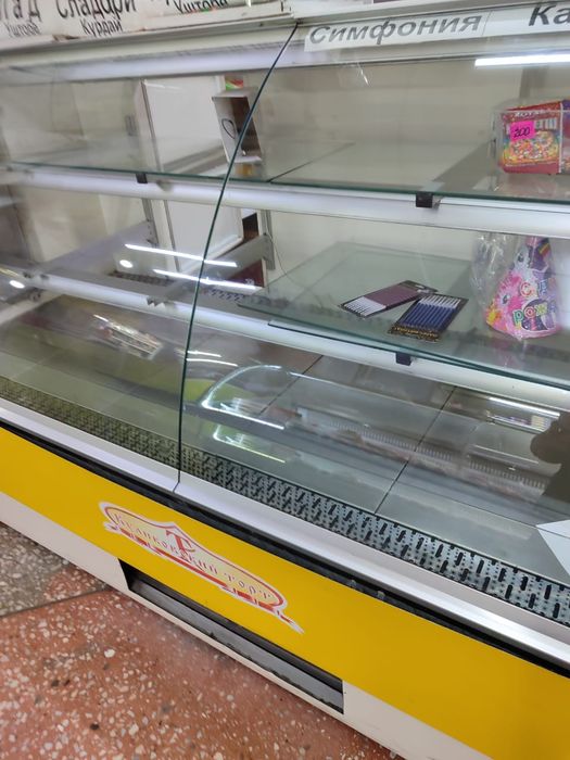 Продам холодильную витрину