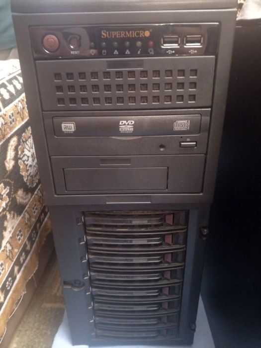 Продам сервер б у