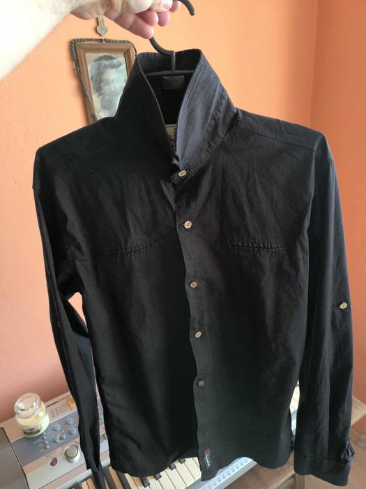 Черна маркова риза