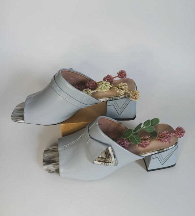 Шлепки на каблуке Женская обувь