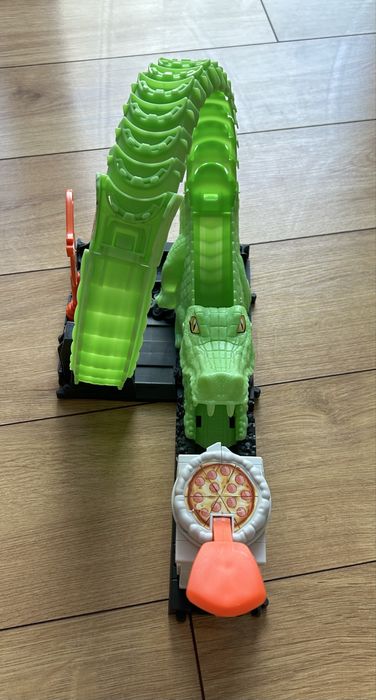 Писта Hot wheels и пес патрул