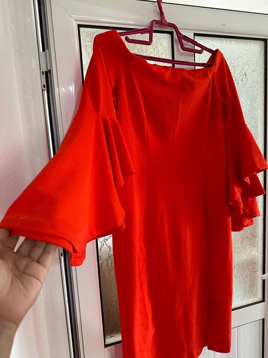 Къса оранжева рокля