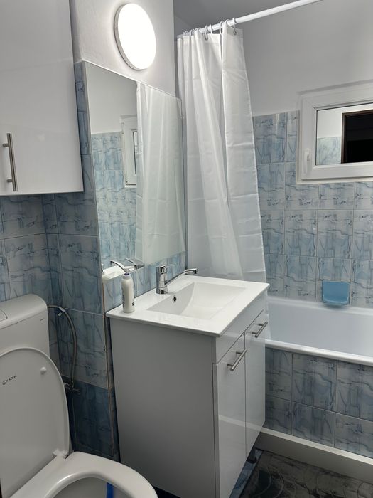 Închiriez apartament  2 camere zona Piața Traian