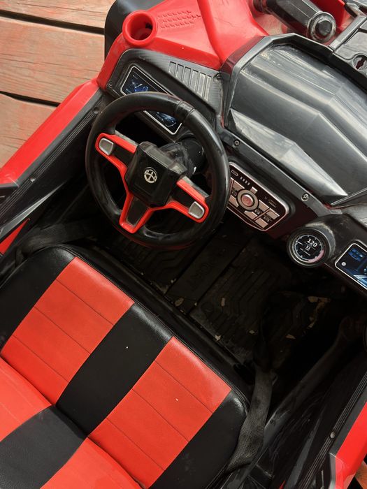 Детская  машина /машинка