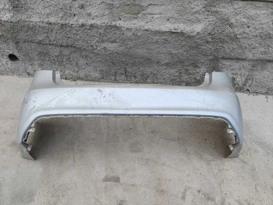 Продаю задний бампер для машины Kio Rio