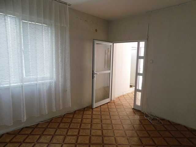 Дава се под наем Офис в Търговище, Център - 20 кв.м за 109.65 € - Снимка #1