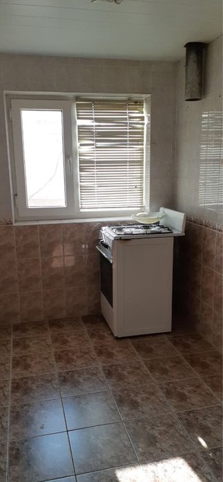 Сотилади ховли уй 12 сотих ери, 10 хона