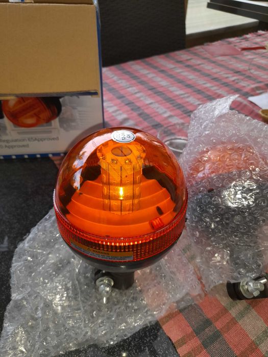 Сигнални мигащи лампи 12/24 v нови продават се комлект