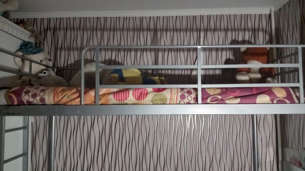 Двухъярусная кровать