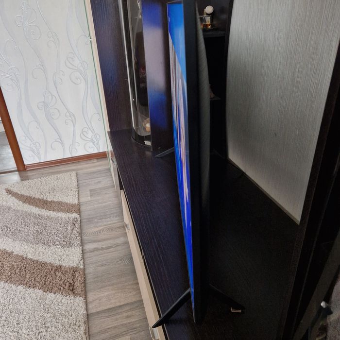 Продам телевизор самсунг Qled, 50 '',