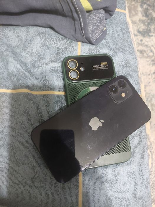 Продам Айфон 12 64гб