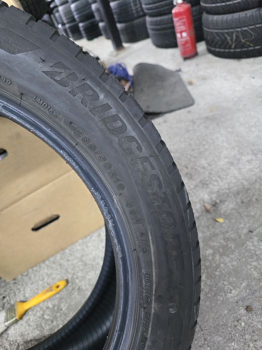 2 Броя 235/50/19 Bridgestone 7,5mm
