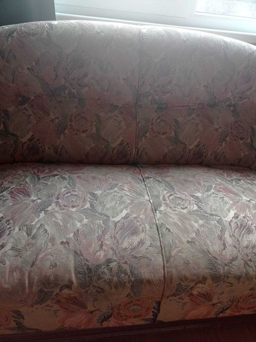 Диван двуместен, в отлично състояние