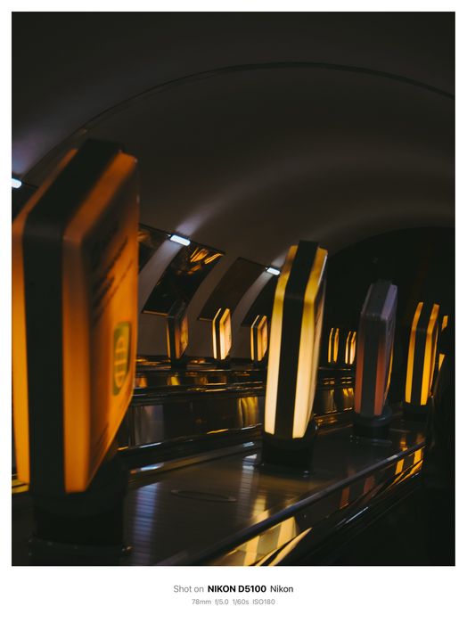 Nikon D5100 + объектив 18–105 мм