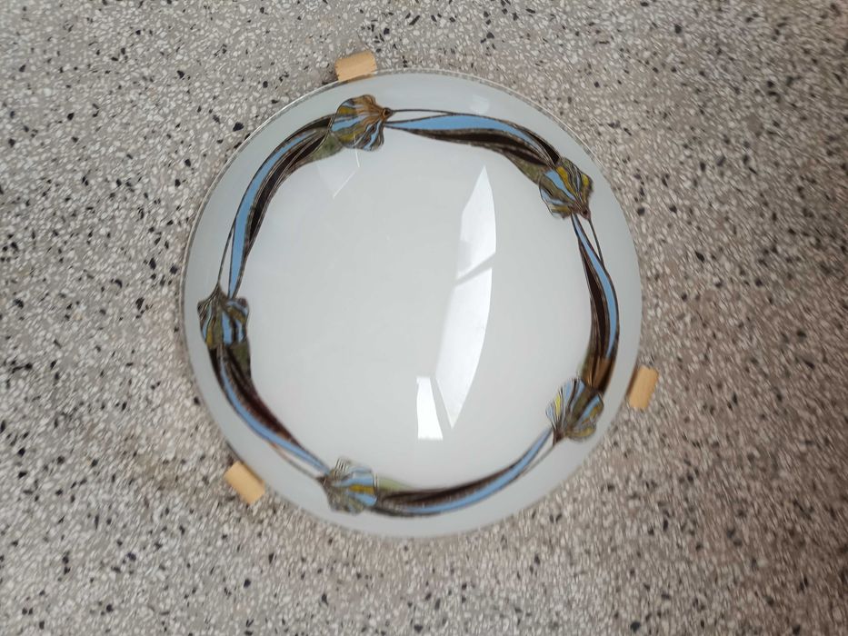 Продавам три плафониери